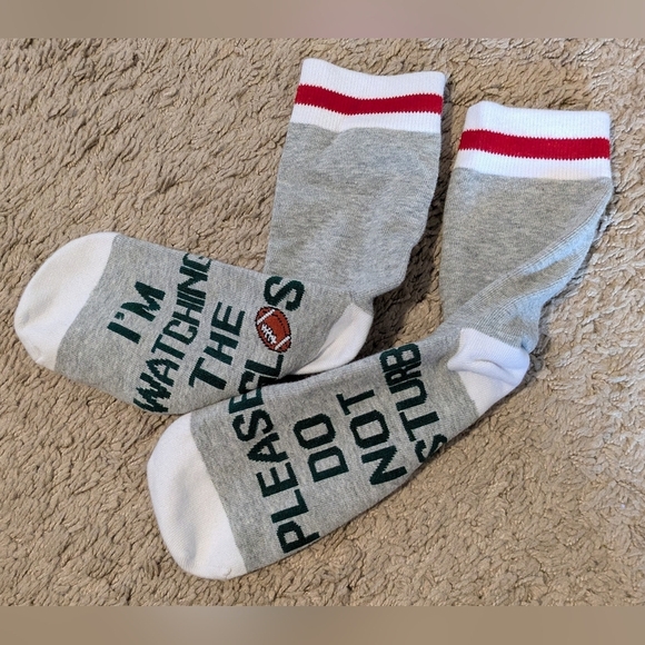 NWOT Gray and White Women's Philadelphia Eagles Game Day Socks Writing On Bottom - Picture 1 of 5